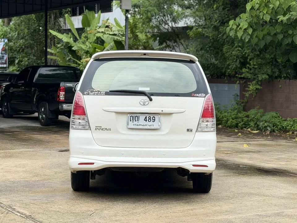 2011 Toyota Innova I 2