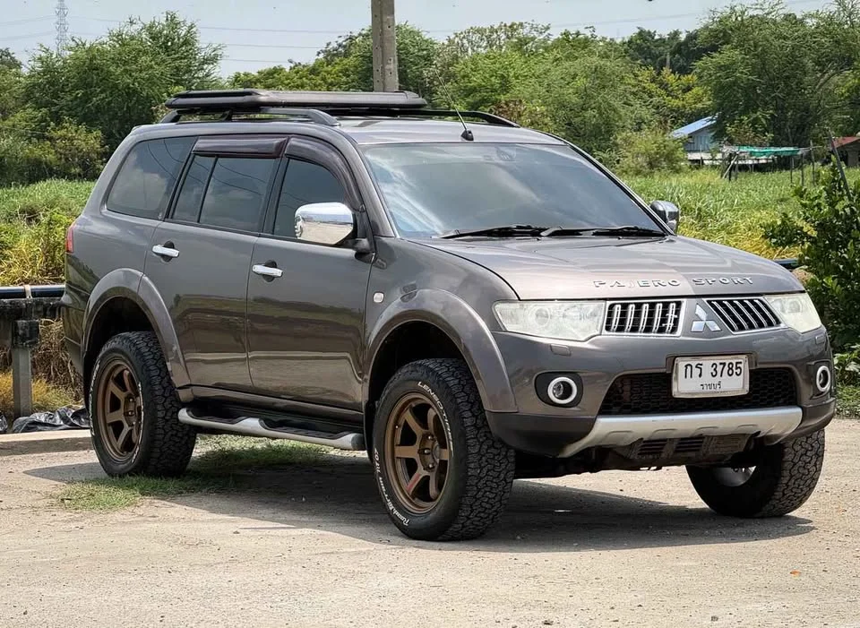 2011 Mitsubishi Pajero Sport II 2