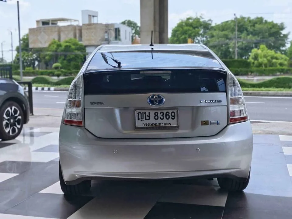 2011 Toyota Prius III 3
