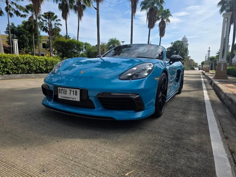 2017 Porsche 718 Boxster and Cayman IV 3