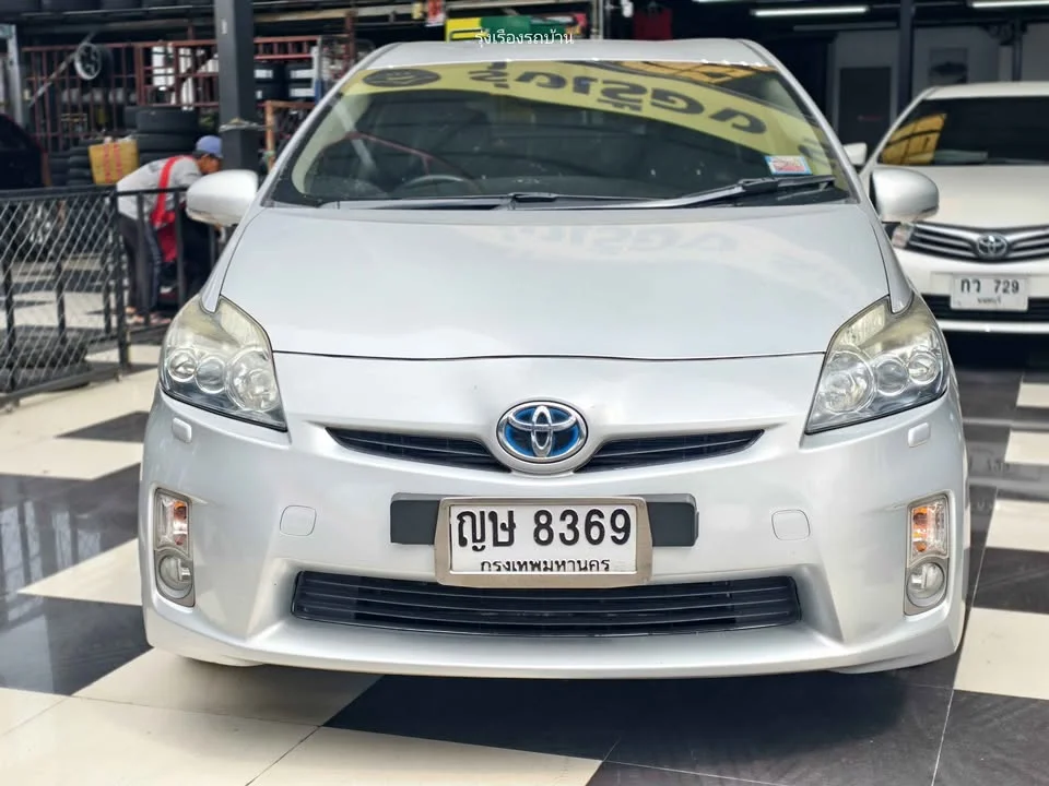 2011 Toyota Prius III 2