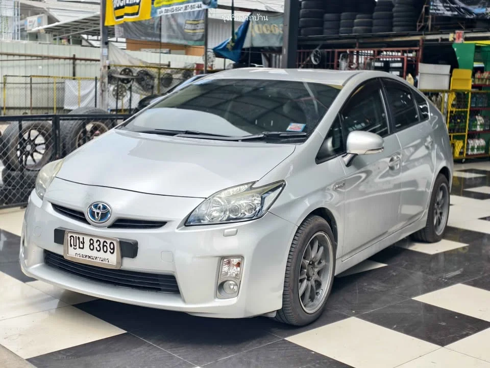 2011 Toyota Prius III 3