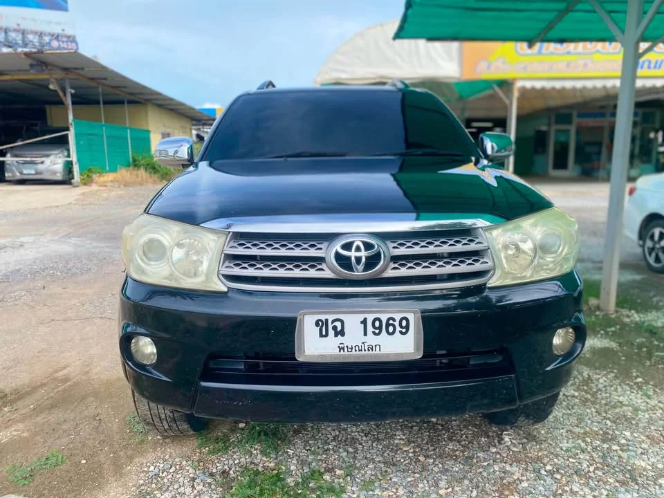 2011 Toyota Fortuner I 3