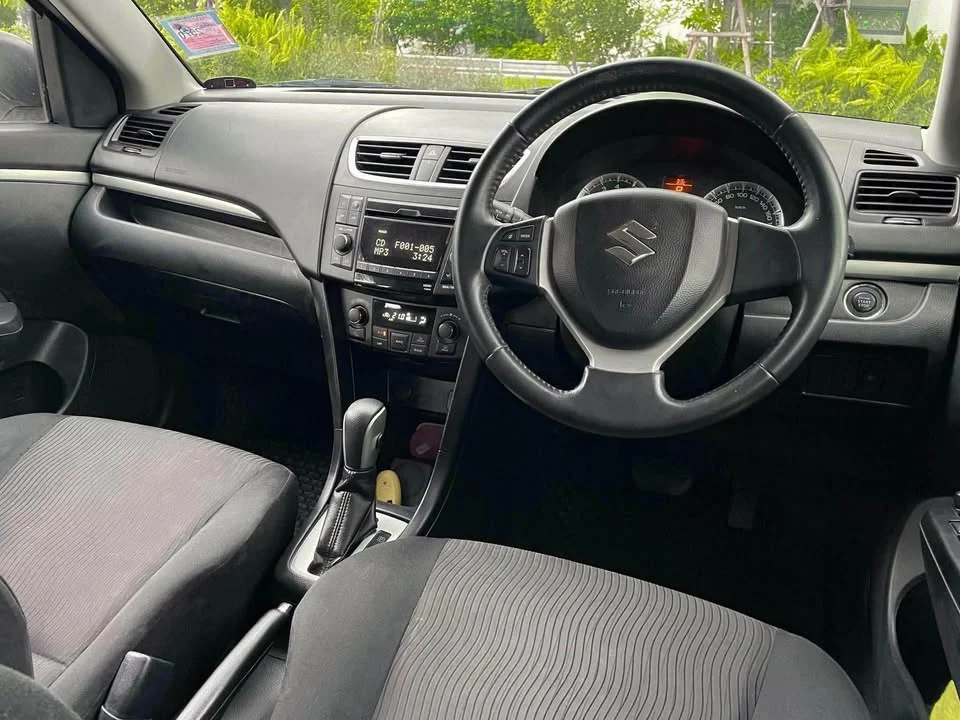 2013 Suzuki Swift II 3
