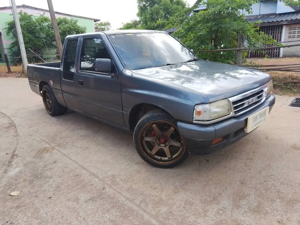 1996 Isuzu TFR III 2