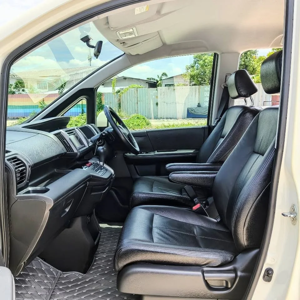 2012 Honda Stepwgn IV 2