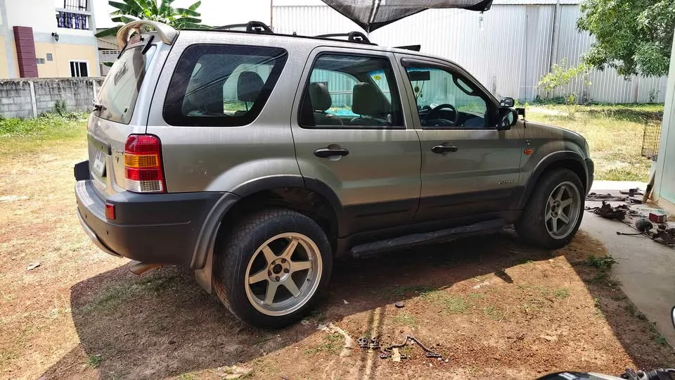 Ford Escape I 2