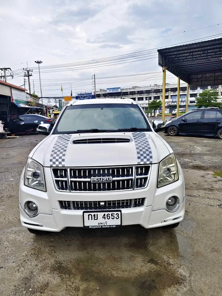 2011 Isuzu MU-7 2