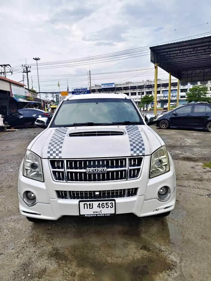 2010 Isuzu MU-7 2