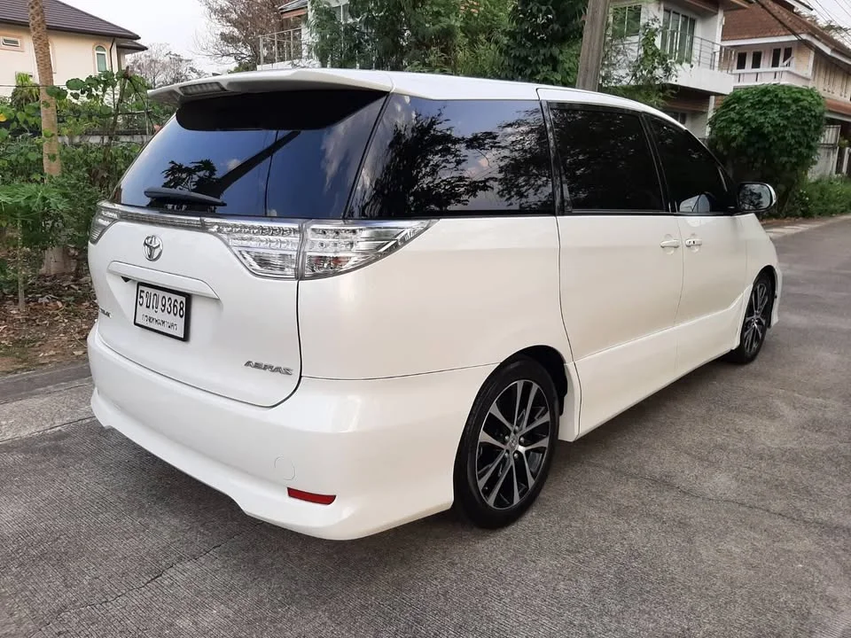 2015 Toyota Estima III 2