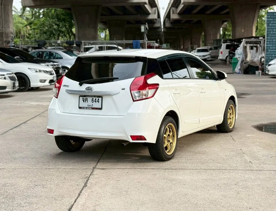 2015 Toyota Yaris III 2