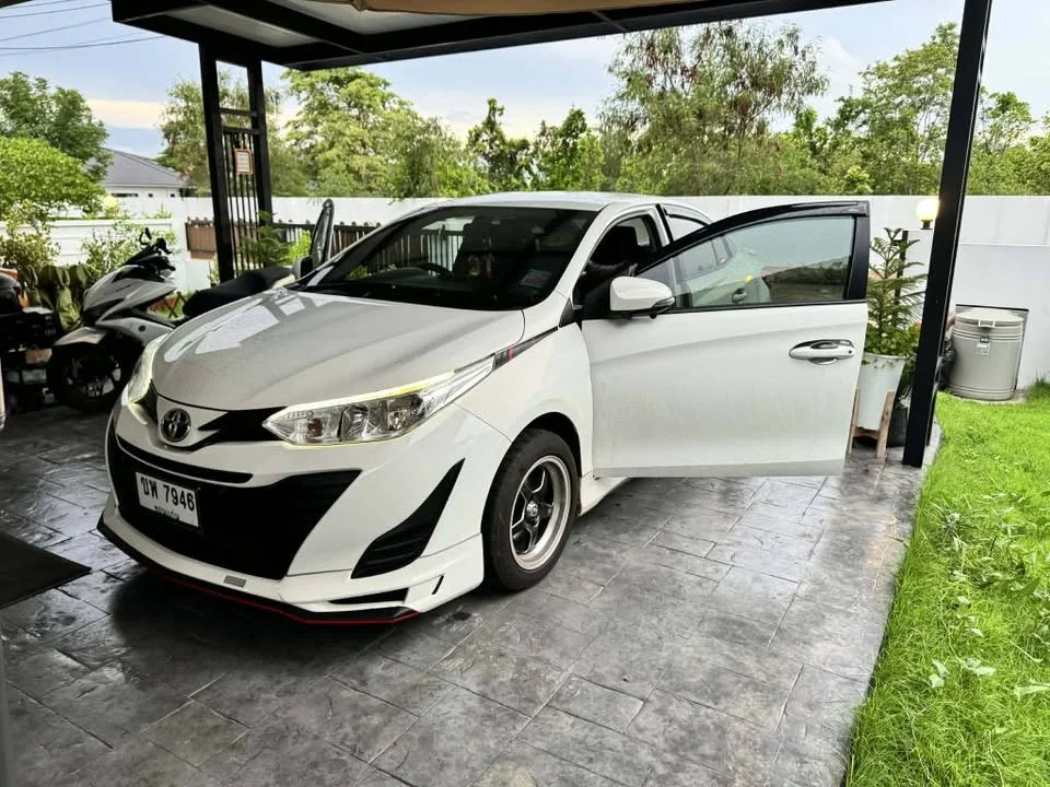 2019 Toyota Yaris ATIV III 2
