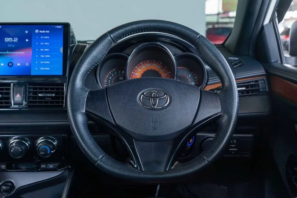 2016 Toyota Yaris III 2