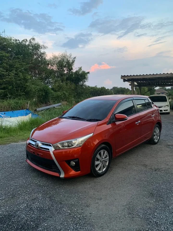 2015 Toyota Yaris III 2