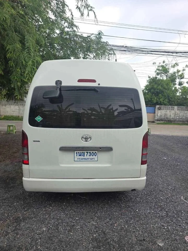 2013 Toyota Commuter V (H200) 2