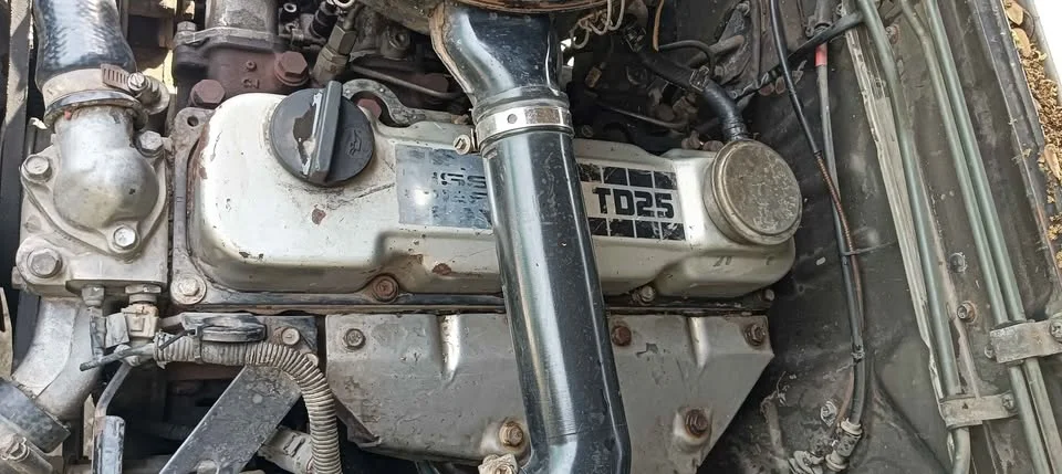 1990 Nissan Big M D21 3