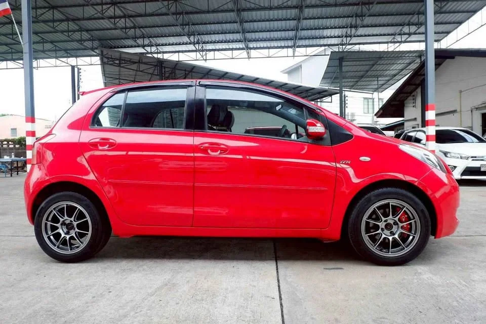 2007 Toyota Yaris II 2