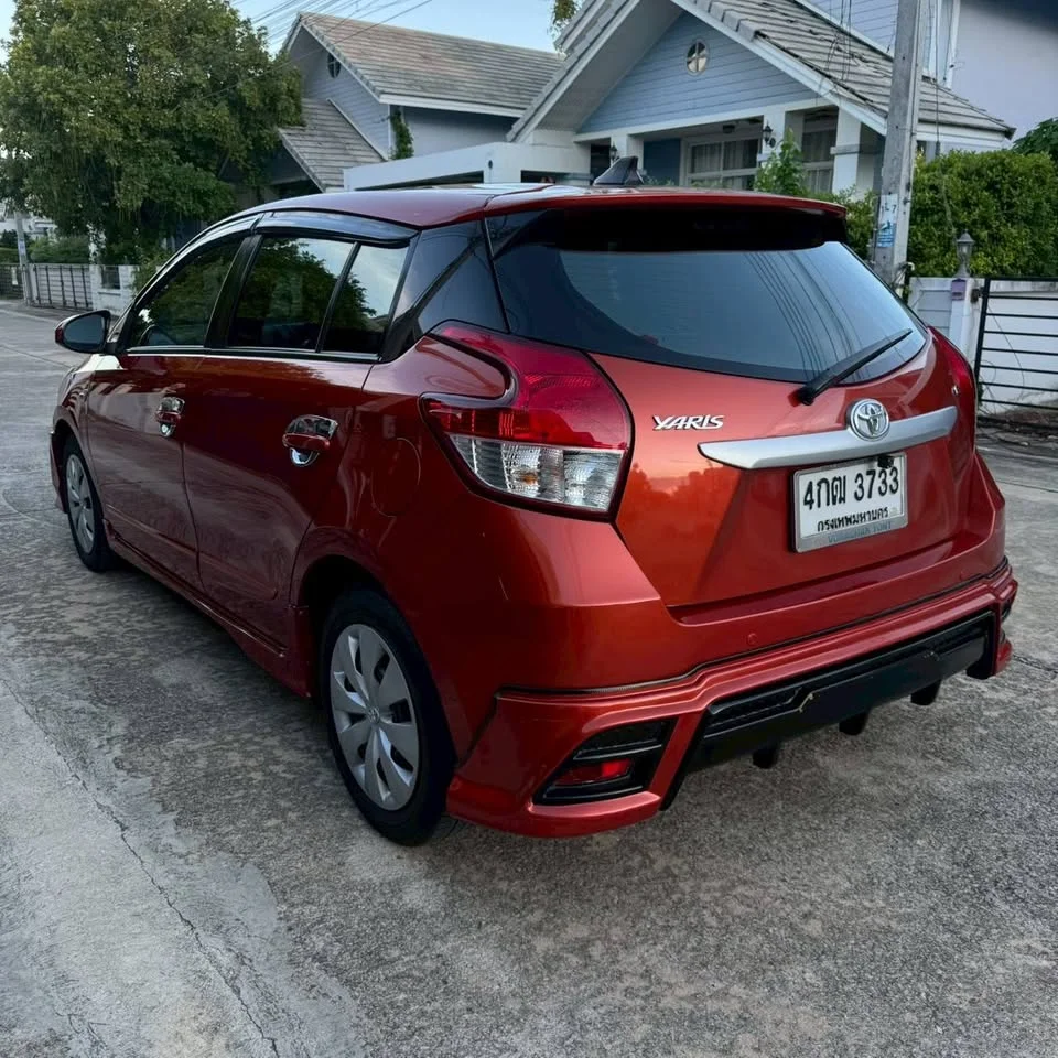 2015 Toyota Yaris III 2