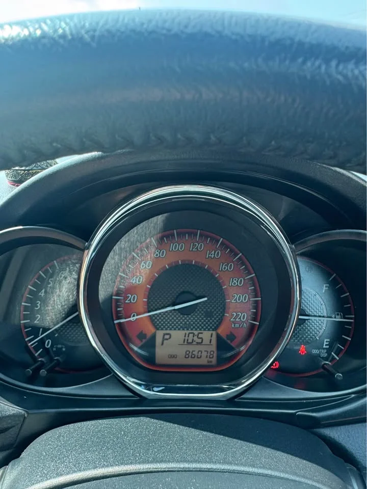 2015 Toyota Yaris III 2