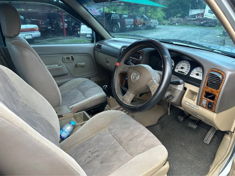 2002 Nissan Frontier I 2