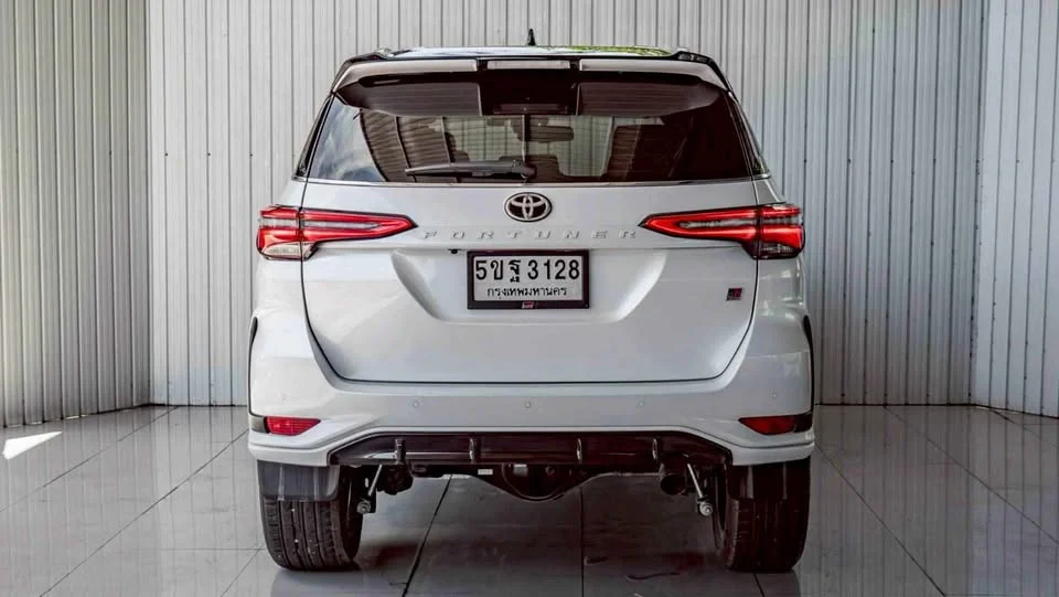 2024 Toyota Fortuner II 3