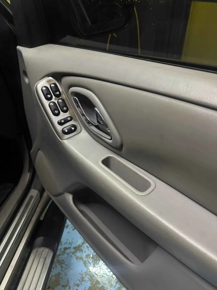 2003 Mazda Tribute I 3