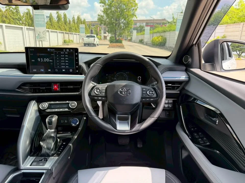 2024 Toyota Yaris Cross AC200 2