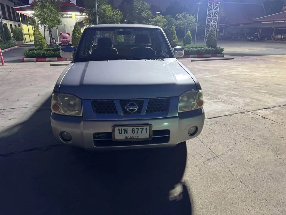 2002 Nissan Frontier I 3