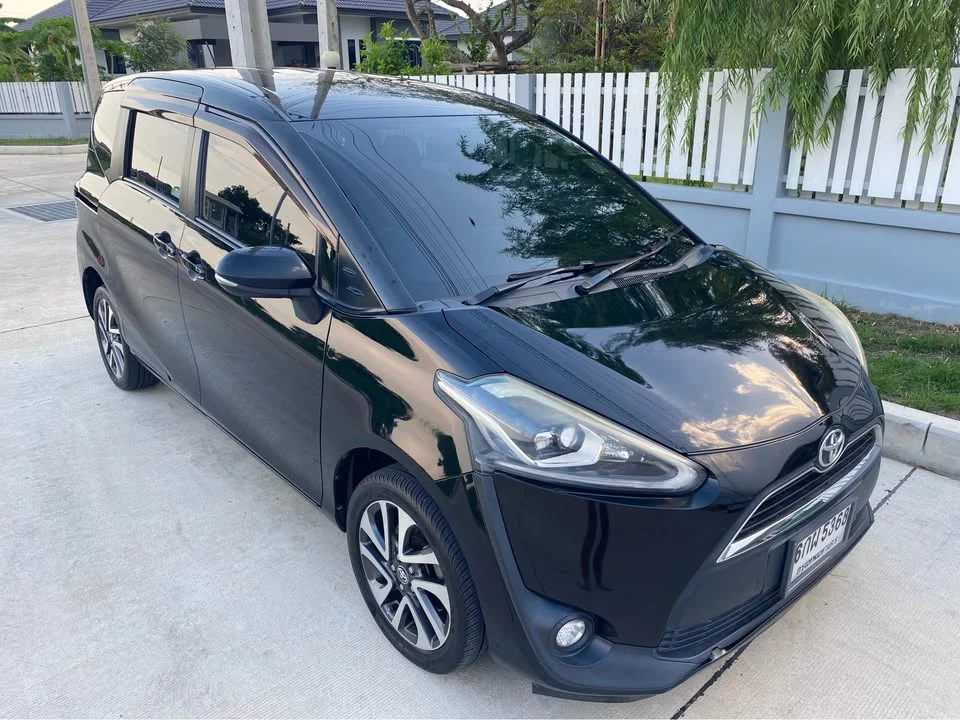 2017 Toyota Sienta II 3