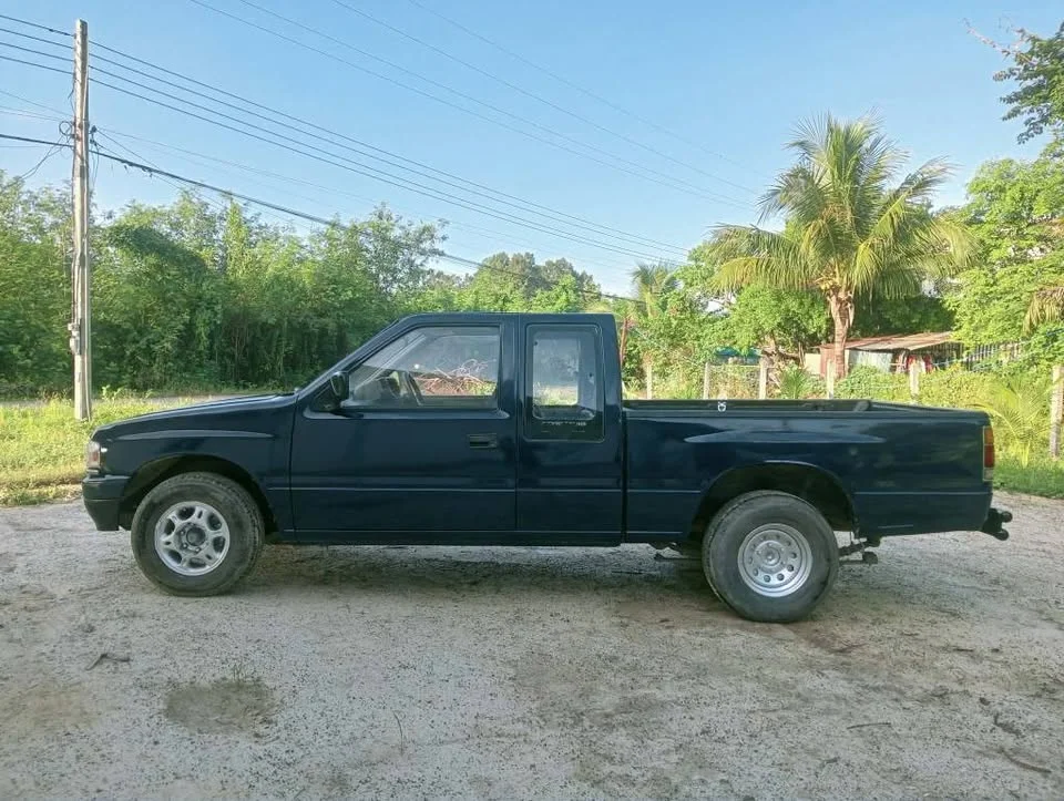 1996 Isuzu TFR III 2