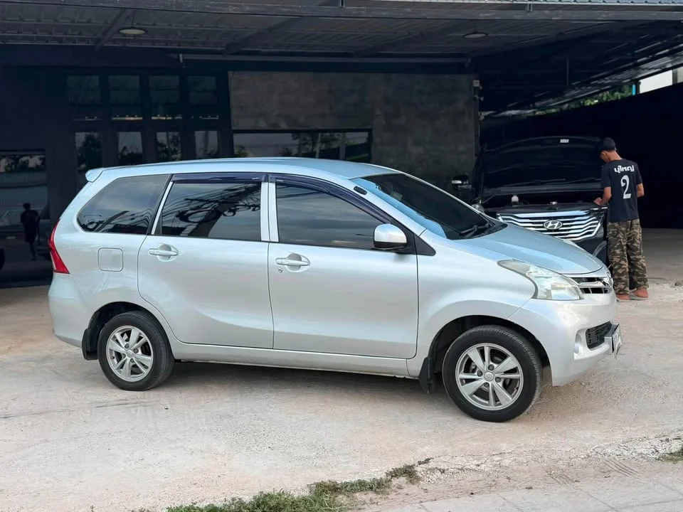 2013 Toyota Avanza II 2