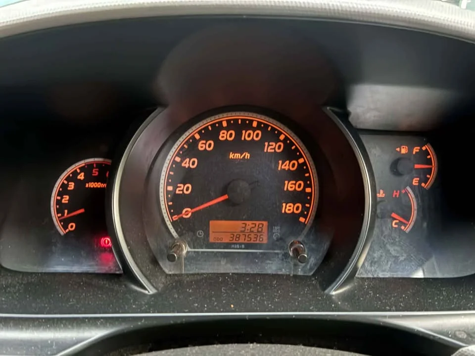 2005 Toyota Commuter V (H200) 2