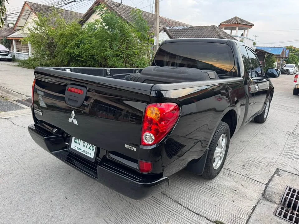 2011 Mitsubishi Triton IV 2