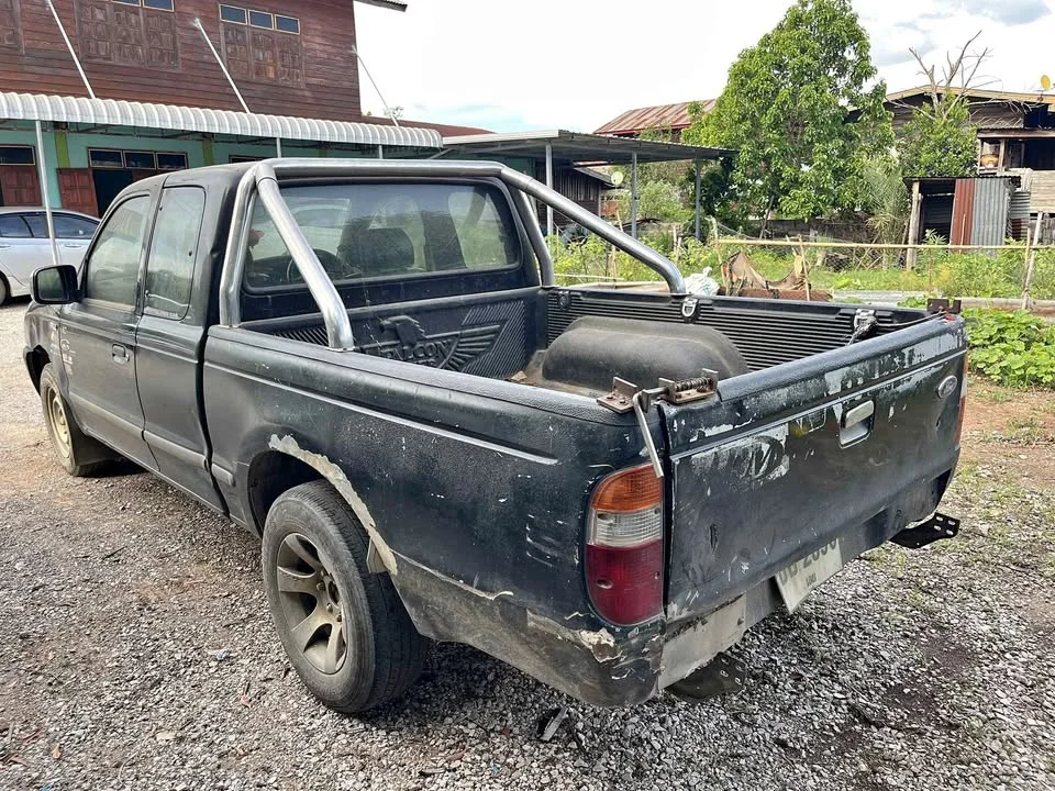 2002 Mazda 2500 Fighter V 2