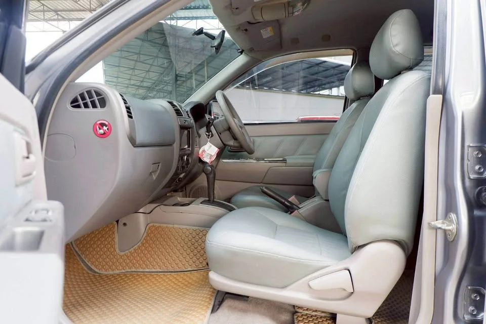 2005 Isuzu MU-7 2