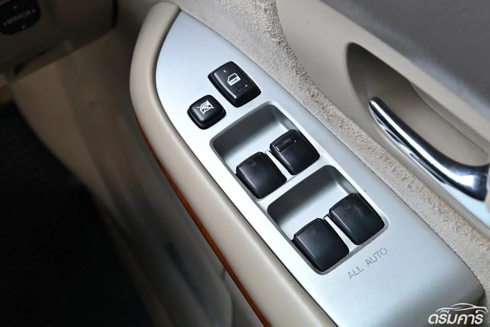 2005 Toyota Harrier II 2