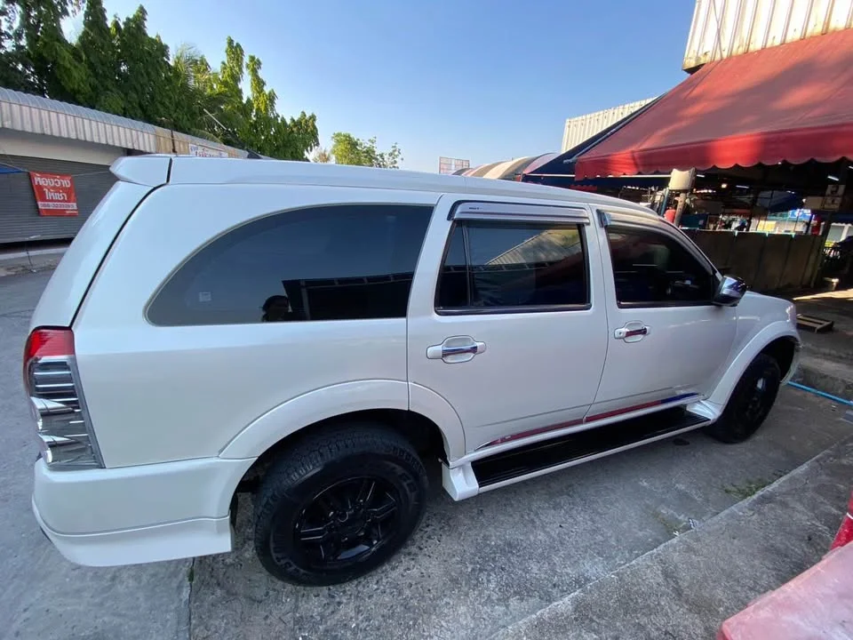 2012 Isuzu MU-7 2