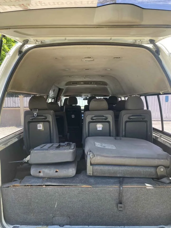 2011 Toyota Commuter V (H200) 3