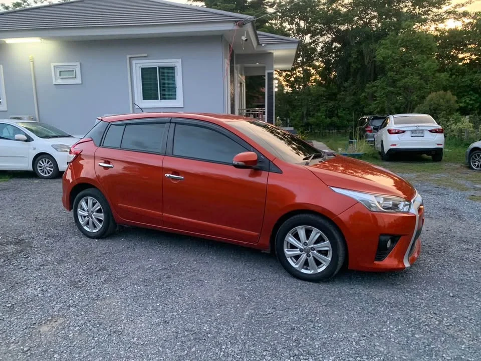 2015 Toyota Yaris III 2