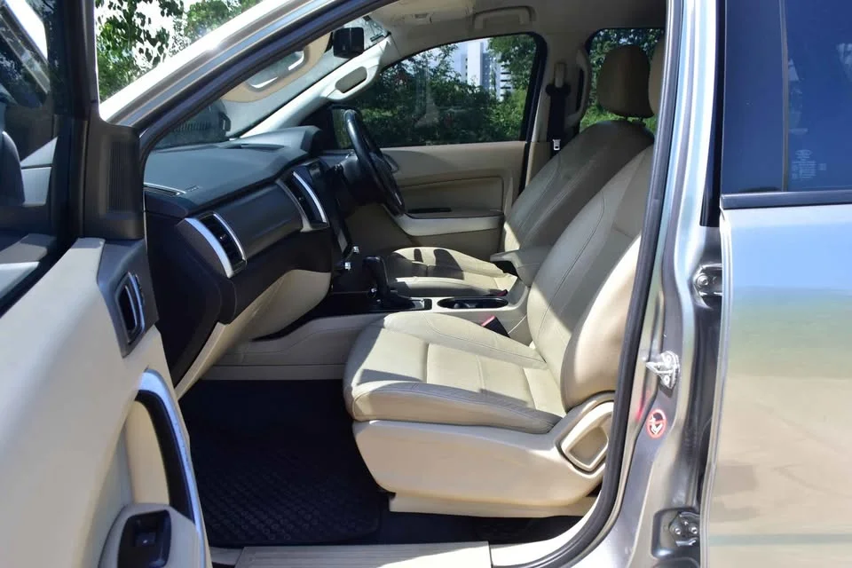 2015 Ford Everest II 2