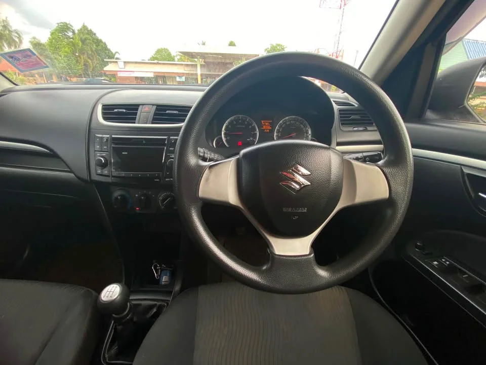 2013 Suzuki Swift II 2