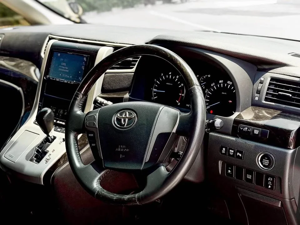 2013 Toyota Alphard, Vellfire II (AH20) 3