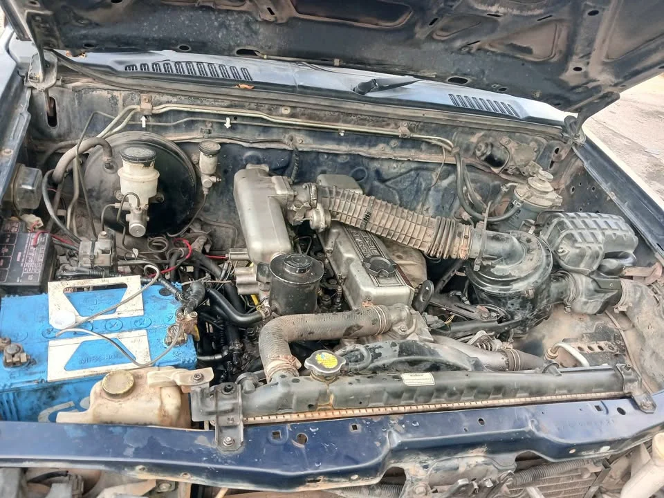 2004 Nissan Frontier I 3