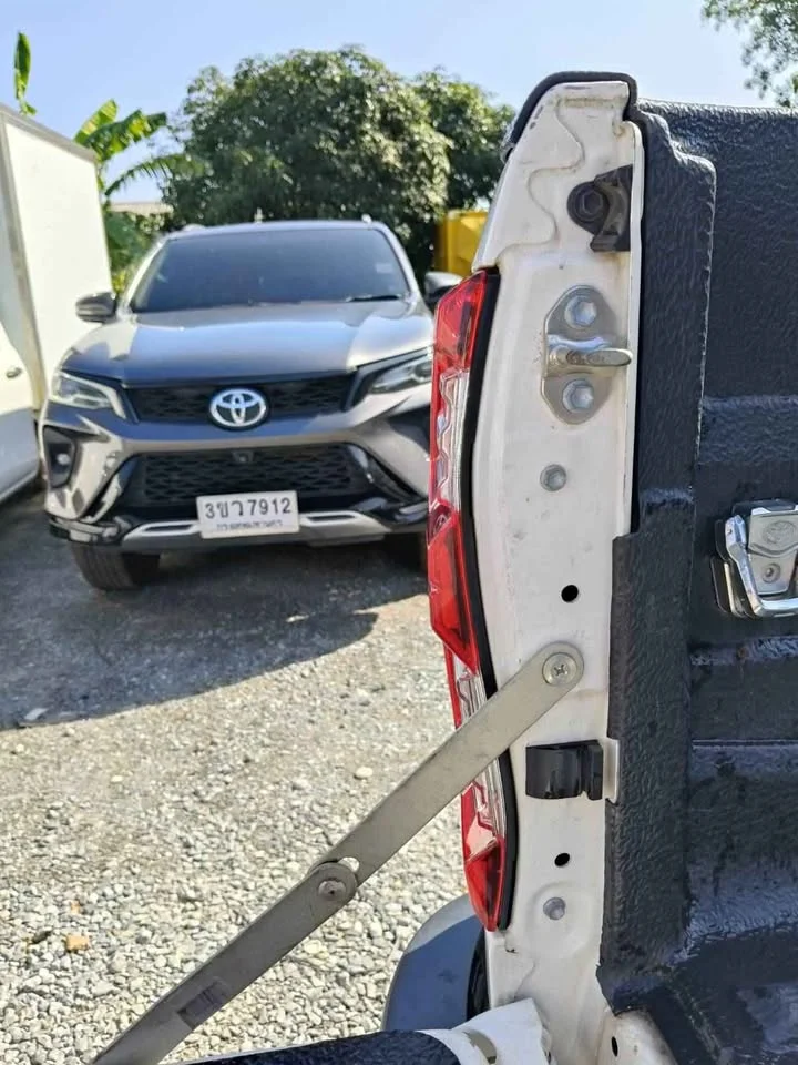 2023 Toyota Hilux VIII 2