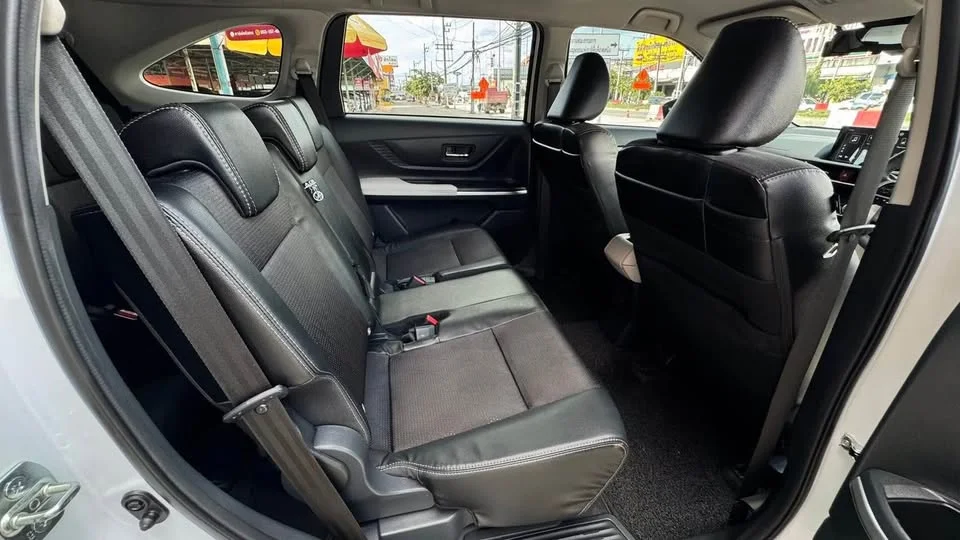 2023 Toyota Veloz III 2
