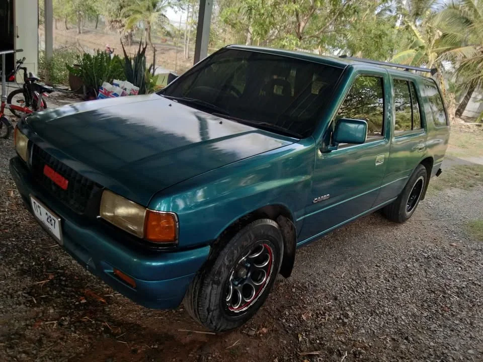 1994 Isuzu Vega I 2