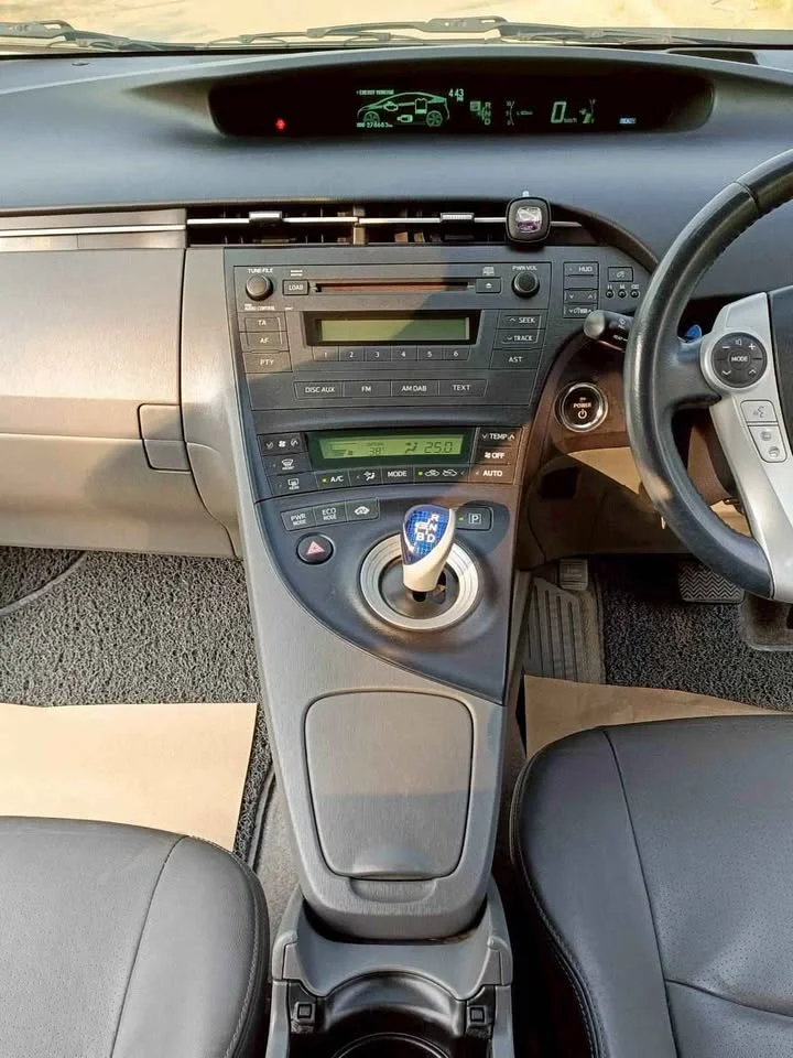 2011 Toyota Prius III 3