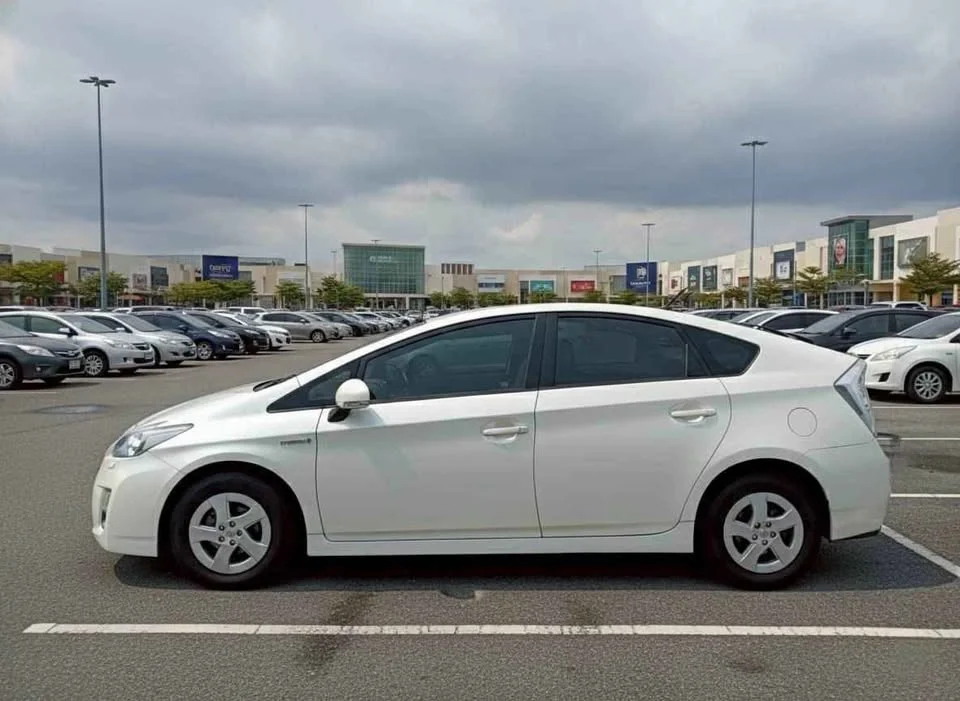 2011 Toyota Prius III 2