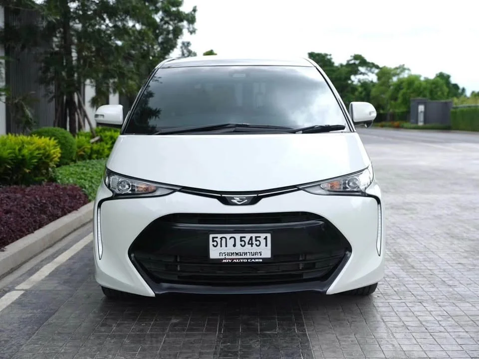 2017 Toyota Estima III 2