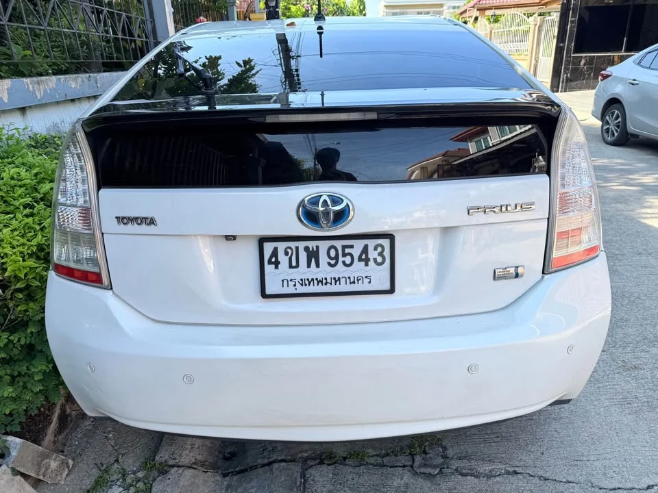 2011 Toyota Prius III 3